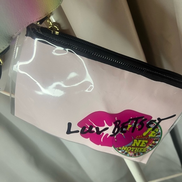 Betsey Johnson Pastel Faux Leather Unicorn Cat Zip Around Wristlet NWT - Picture 4 of 6